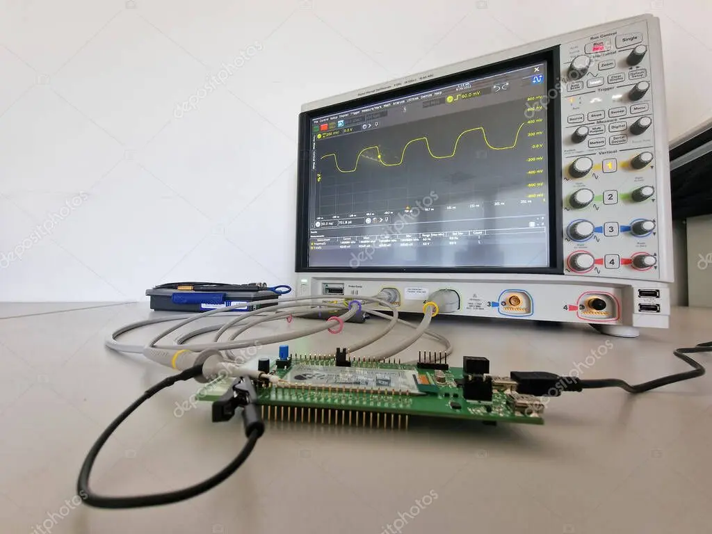 Oscilloscope measuring ripple on a power rail