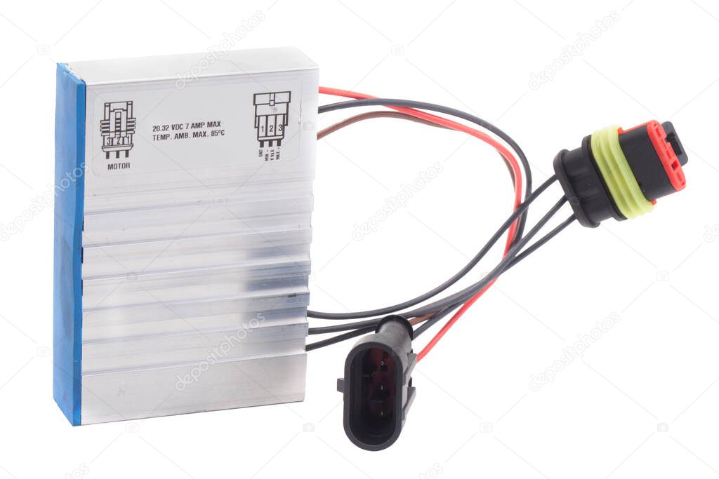 Compact control module with connectors ready for installation